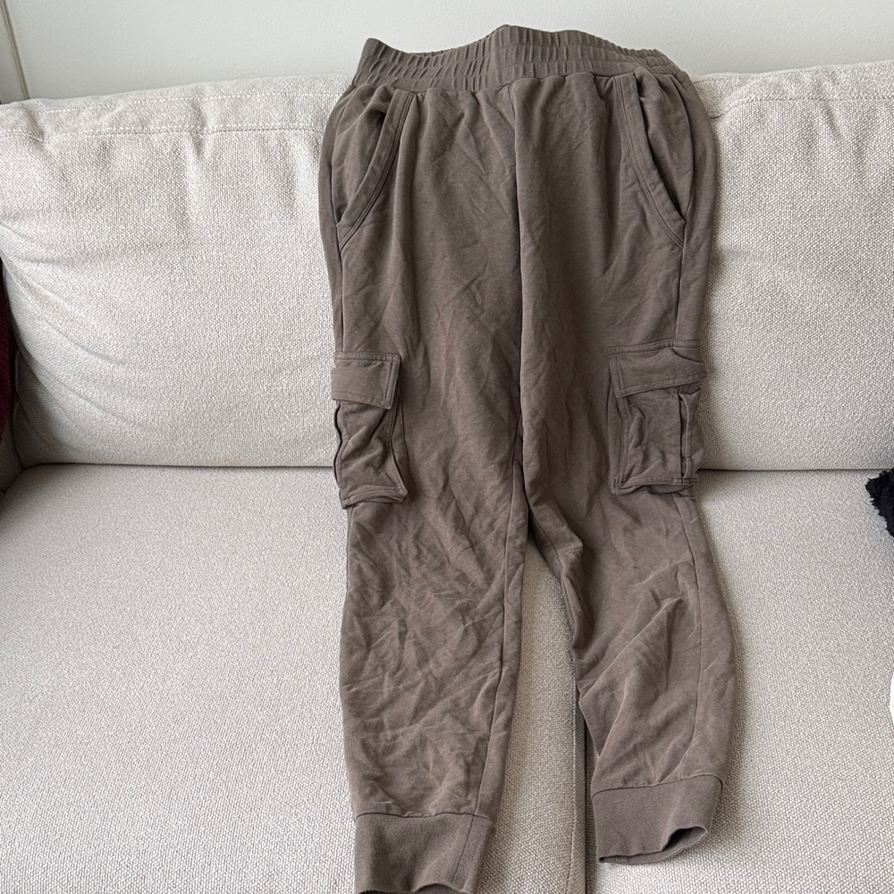 ALO Yoga Women’s Unwind Cargo Pant